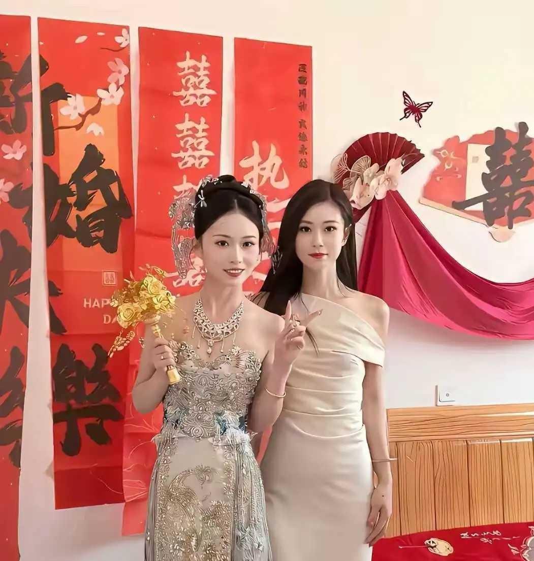 新娘的心也太大了，居然邀请这位来当伴娘！伴娘容貌出众，气质亮眼，很容易抢走