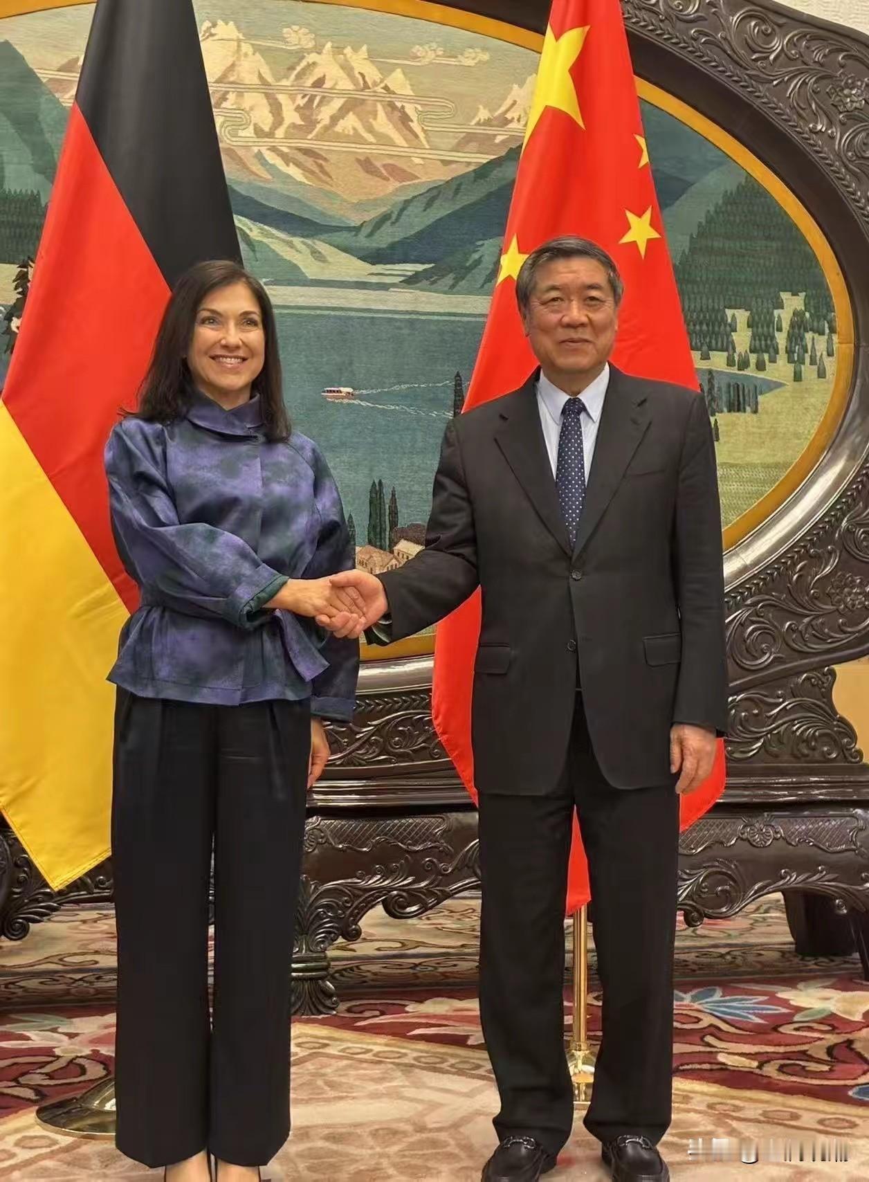 5月27日，德国经济能源部长赖希如期来了…5月27日下午，中方在北京人民大