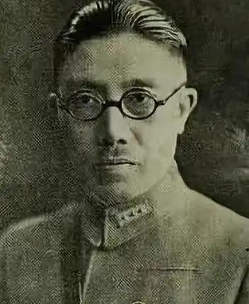 他是军统正局长，一生暗中帮我党，死后破例葬入八宝山，民族脊梁。1961年