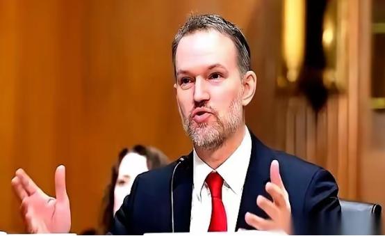 美国拉着50多个国家，想逼我们交出稀土，我们同意了，暂停出口管制，但就在4月9号