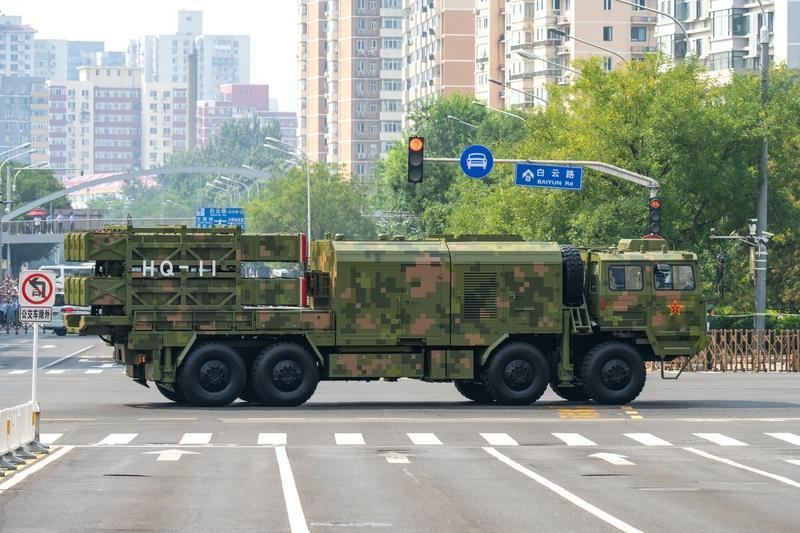 美军航母提前报废解放军DF-27高超音速导弹简直强到飞起！它是东风系列新