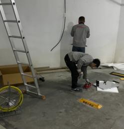 一、物业盖章、国网申请找物业打印弄好充电桩申请的纸质申请单，弄好了以后国网AP