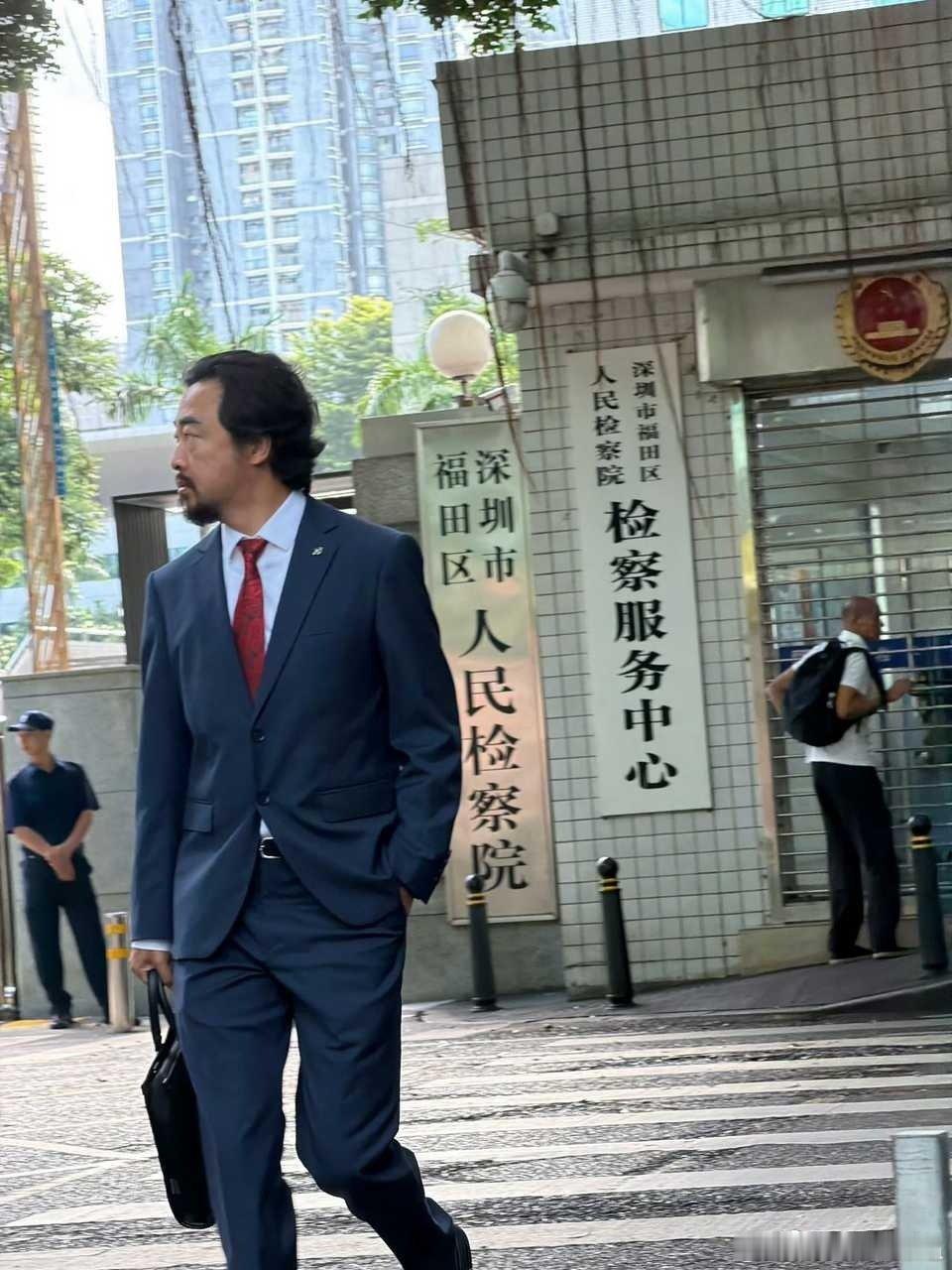 据说峰哥去线下举报汪汪汪了