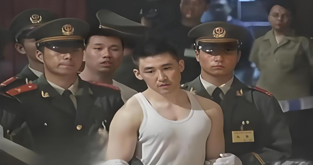 “我在社会上混得明白，是因为我有三把刀：第一把刀，我是警察，谁敢不怕我；第二把刀