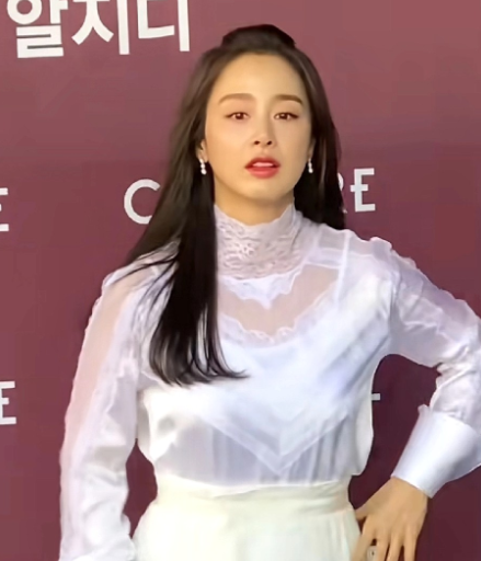 金泰熙，宋慧乔都好耐看啊，清纯的美感，不是浓妆艳抹，姐姐真漂亮啊，IRIS里的胜