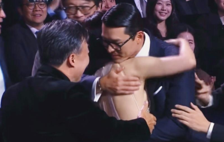 玄彬拿到青龙影帝的时候肯定没想到孙艺珍将会影后。是孙艺珍肯定也没想到。孙