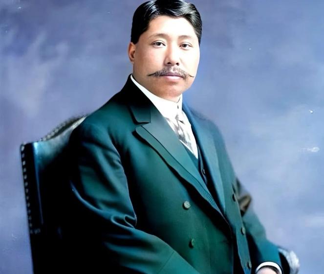 当年的黄兴，是真狠啊！你想想，长沙城一半都是他家的，收租都要跑两天马。结果呢？