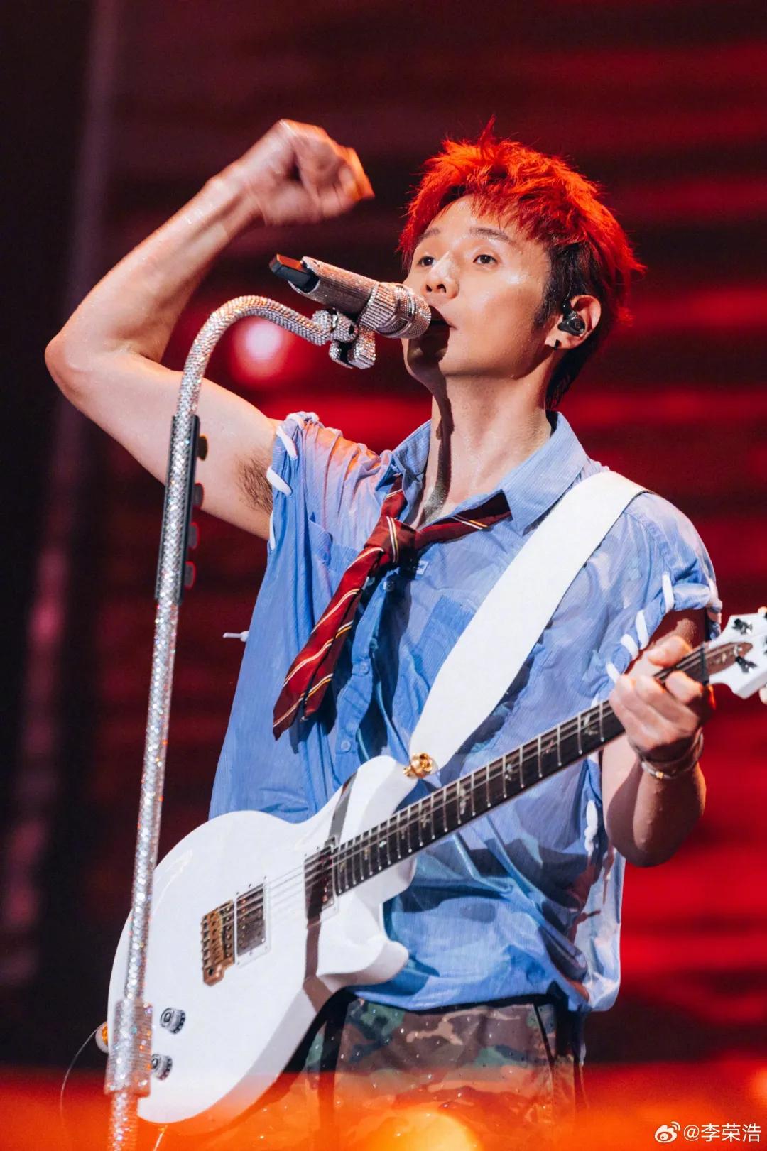 终于知道李荣浩为什么在单纯依存道歉后还要再发4连问了？原因很简单，不是因为单