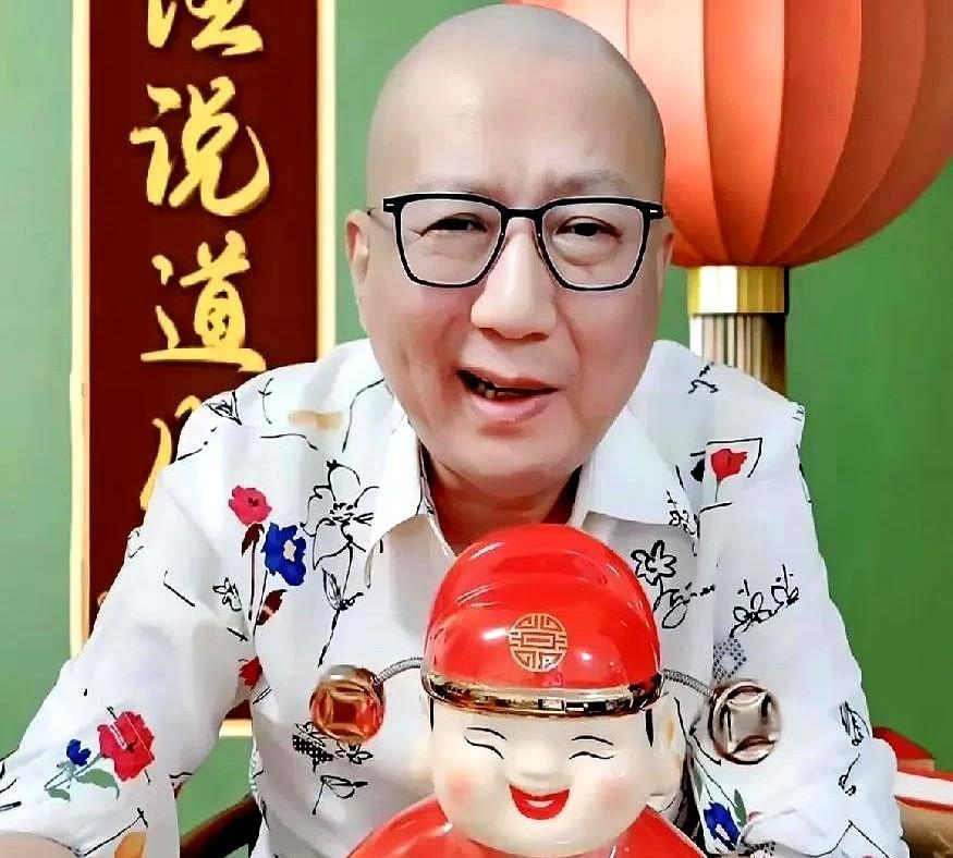 说起相声圈的未解之谜，你们知道侯宝林大师唯一逐出师门的徒弟吗？这位爷的人生剧本