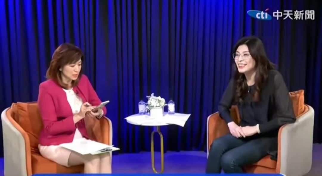 郑丽文所代表立场就是维持现状周玉琴：“那您赞成统一吗？”郑丽文：“统