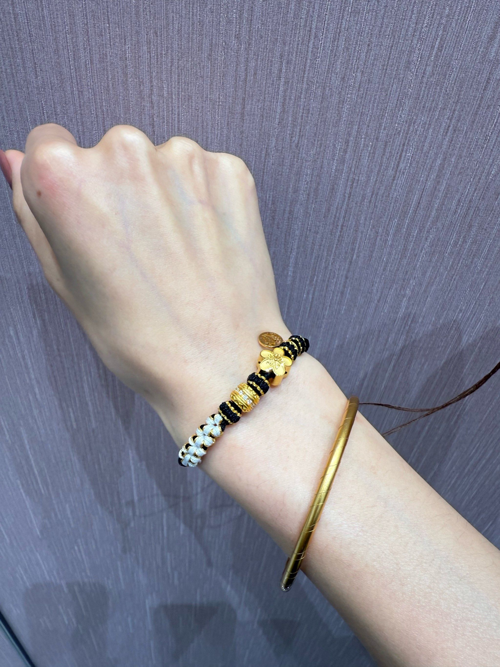 年轻人迷上送金豆豆金在中国文化中象征吉祥、富贵、长久，常被赋予美好的寓意。赠送金