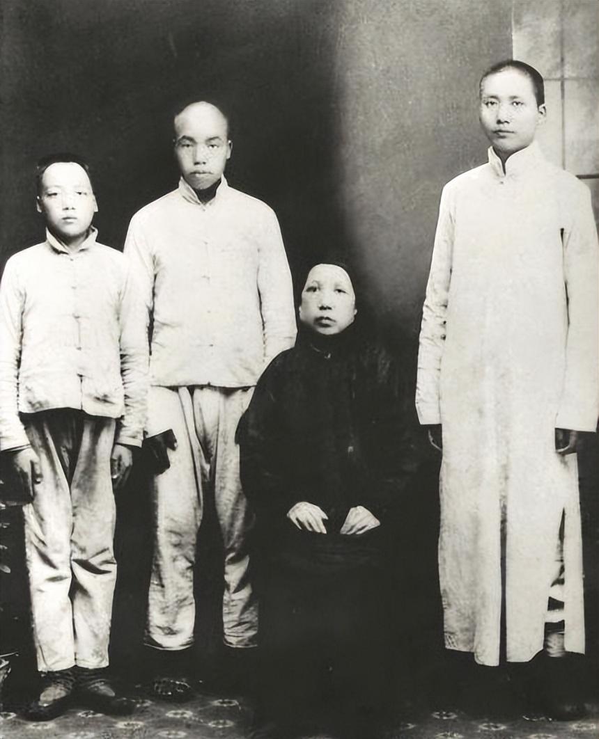 50万块大洋，这是毛泽民在苏区一手攒下的家底。可这份家底，最后没能换回自己一条命