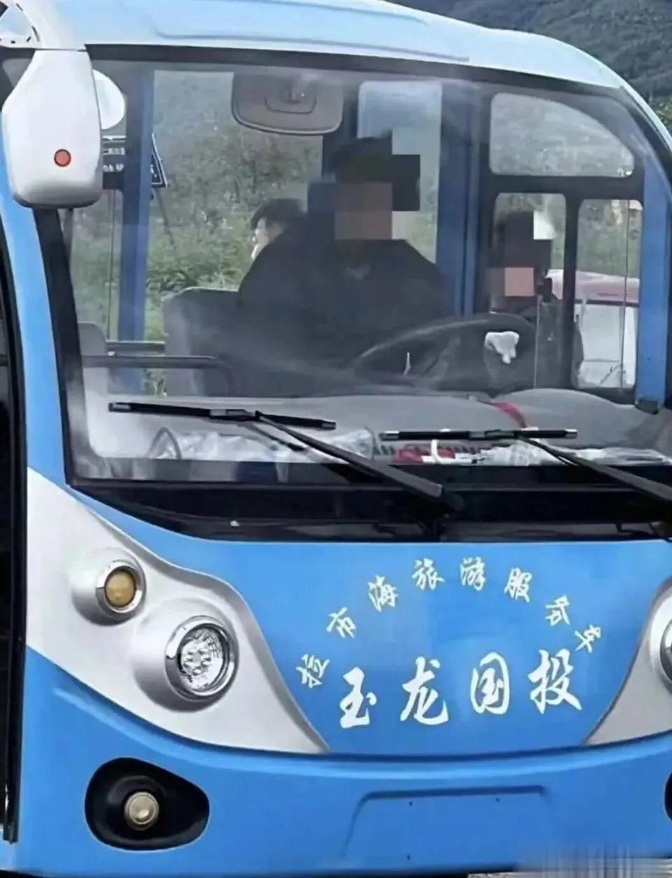 “你们的命都在我手上”：丽江拉市海12名游客维权遭威胁，事后景区全额退票被回绝—
