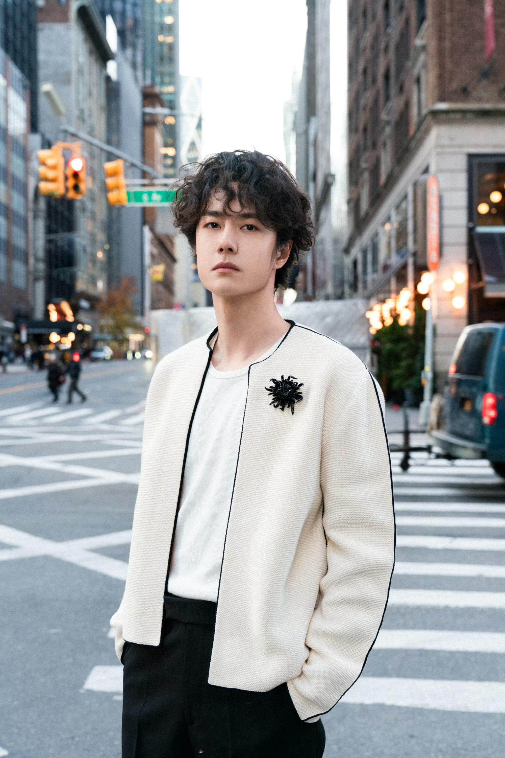 MOK_StarStyle王一博香奈儿看秀造型王一博受邀出席CHANEL