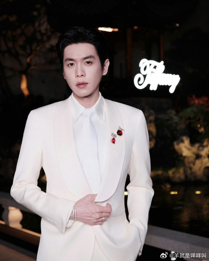 Tiffany活动官方图：宋雨琦、钟楚曦、李昀锐、王星越、章子怡、张若昀、唐嫣。