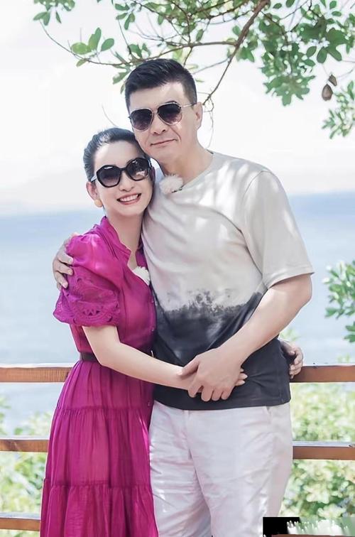 陈建斌当众调侃秦海璐老公“长得丑”，没想到秦海璐一句话怼得全场鸦雀无声：“我老公