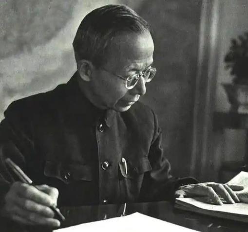 1918年，28岁竺可桢博士毕业，被女校长堵在家里。对方语出惊人：“你娶我妹妹，