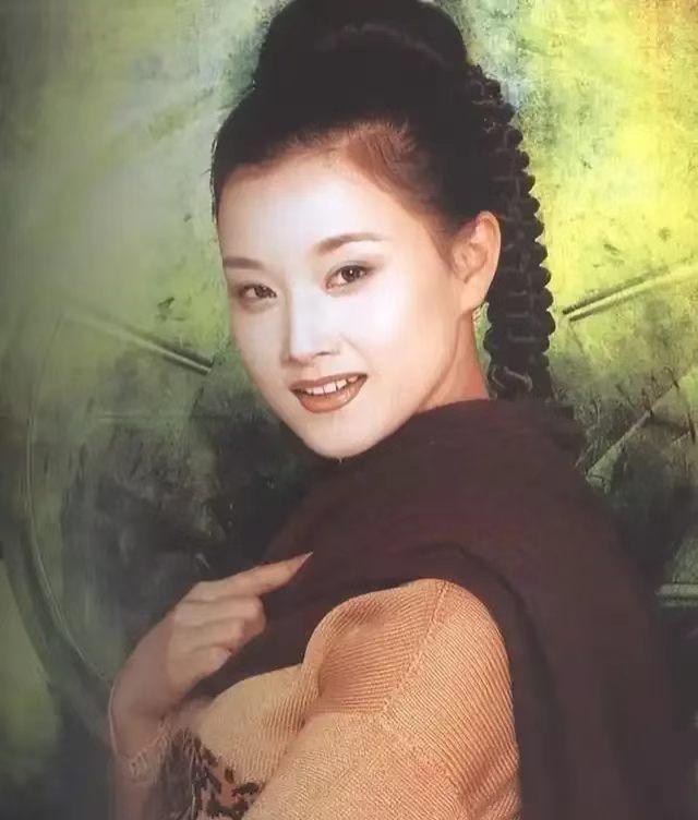 宋祖英才是真正聪明的女人，她跟罗浩结婚13年没有生育，外界误以为二人是丁克，
