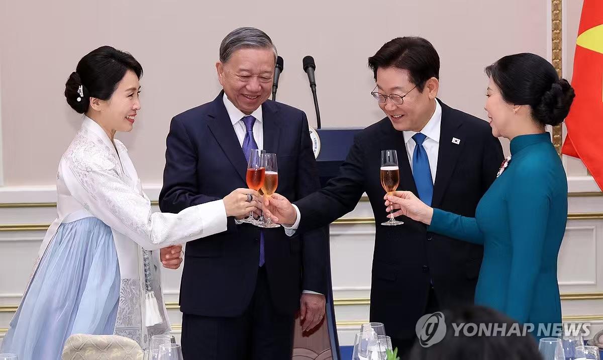 双向首位元首互访！李在明访问越南，拜会苏林。苏林是2025年8月李在明就任韩