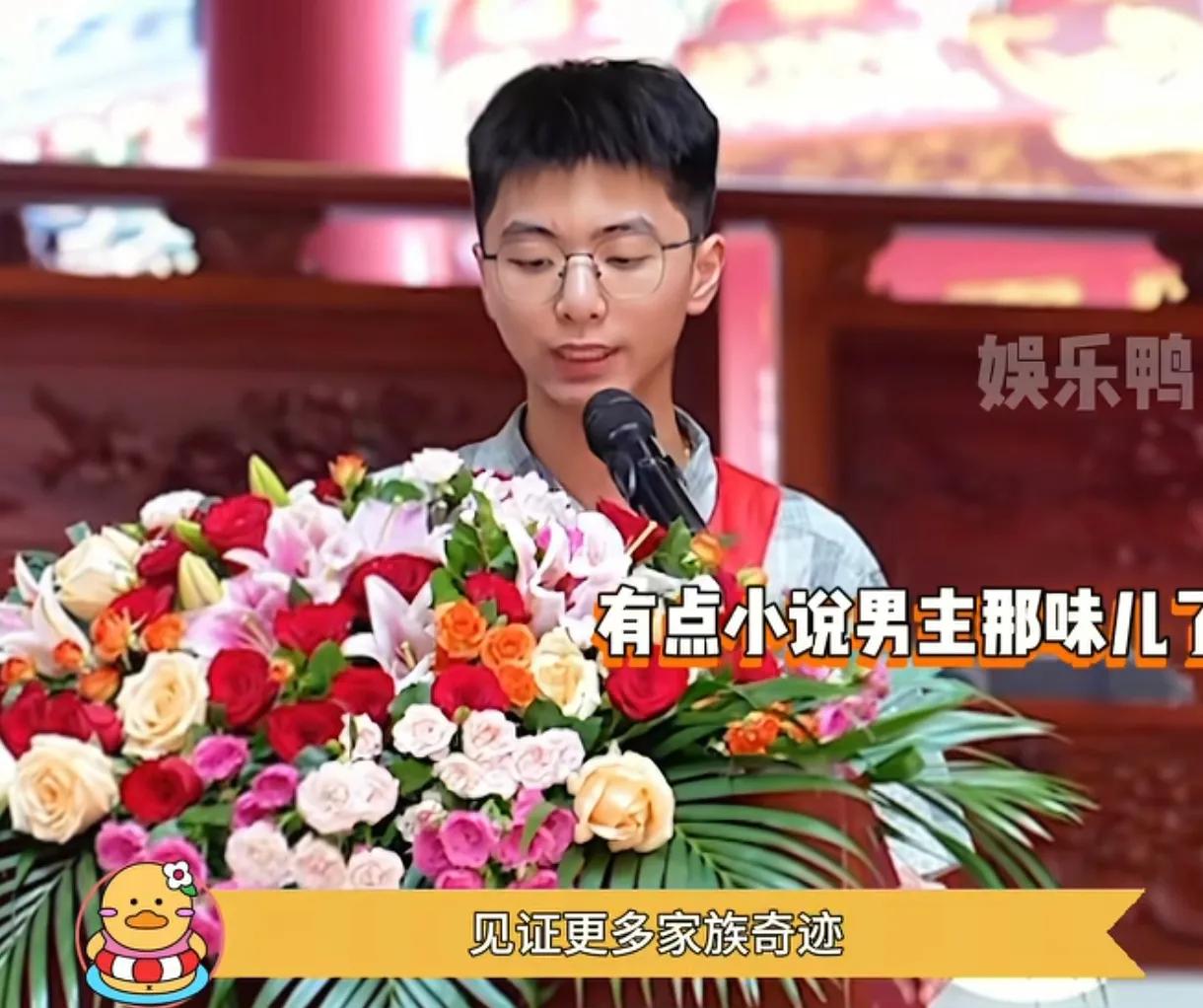 李国耀同学人还没到北大，名声已经传遍北大了，知道的是家族聚会，不知道的以为省长开