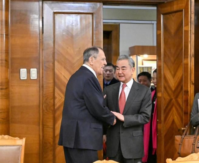 美伊翻脸后，多国高官排队访华，普京挂掉电话后安排了重要任务据中国外交部消息，