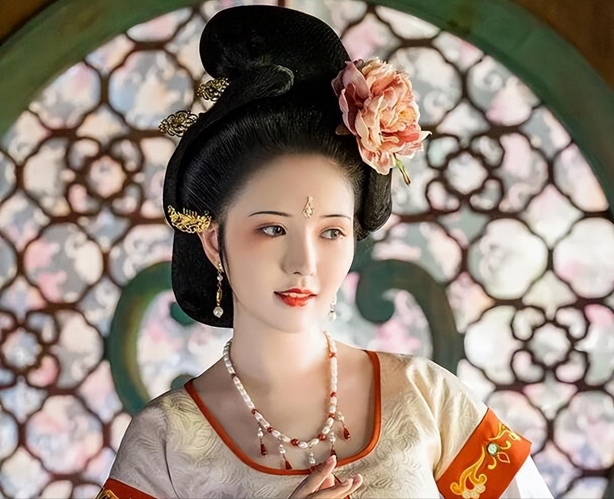 贞观二十三年（649年），李世民驾崩，葬礼上，高阳公主无动于衷，没有流下一滴眼泪