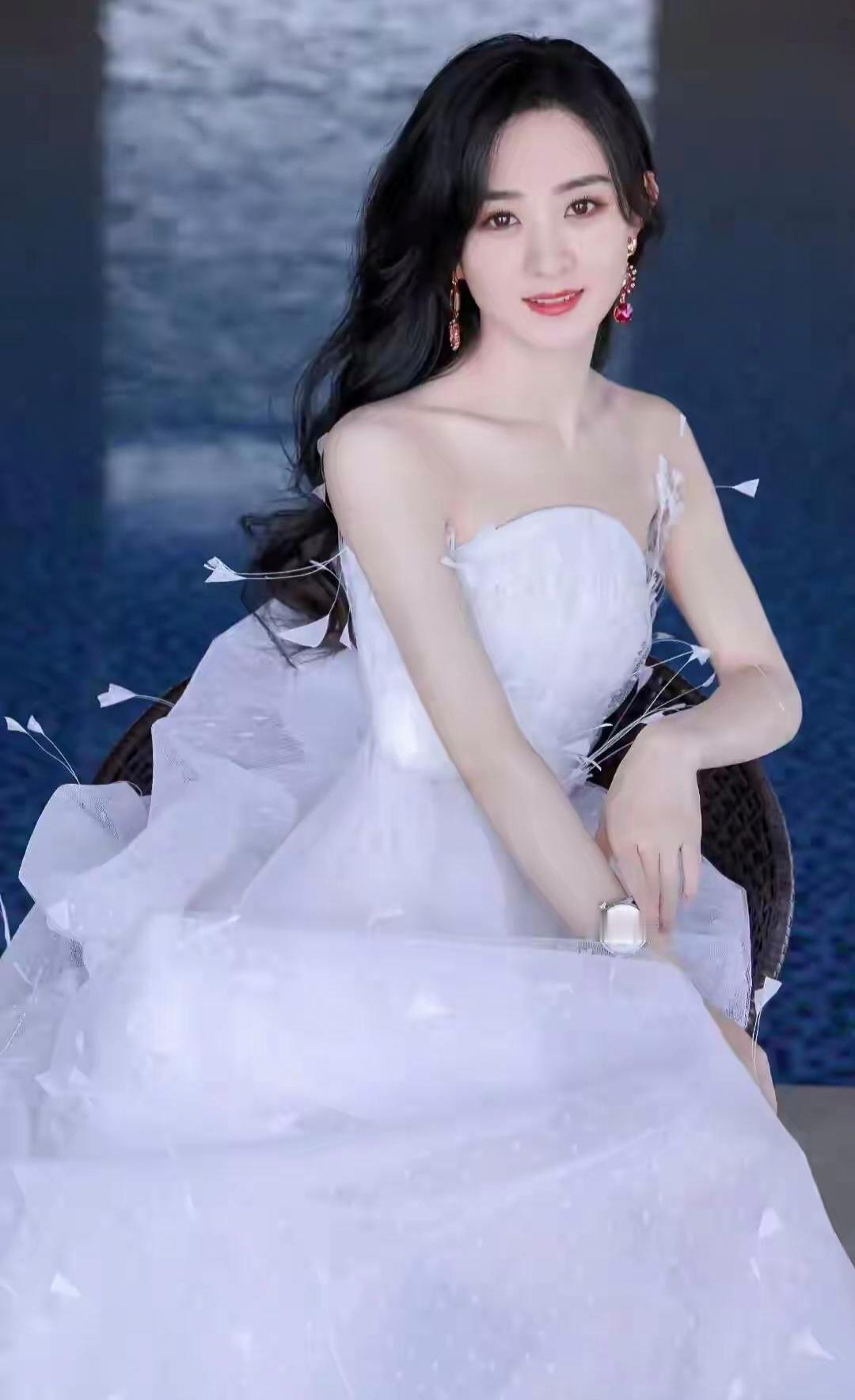1.刘昊然和周冬雨这次复合后感情更加稳固，不管身边朋友怎么议论，两人都执意要好好