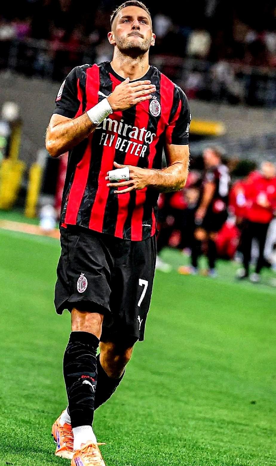 西汉姆联一千五百万欧元的报价，终于来了。米兰的锋线引援这下全盘皆活，也可能全