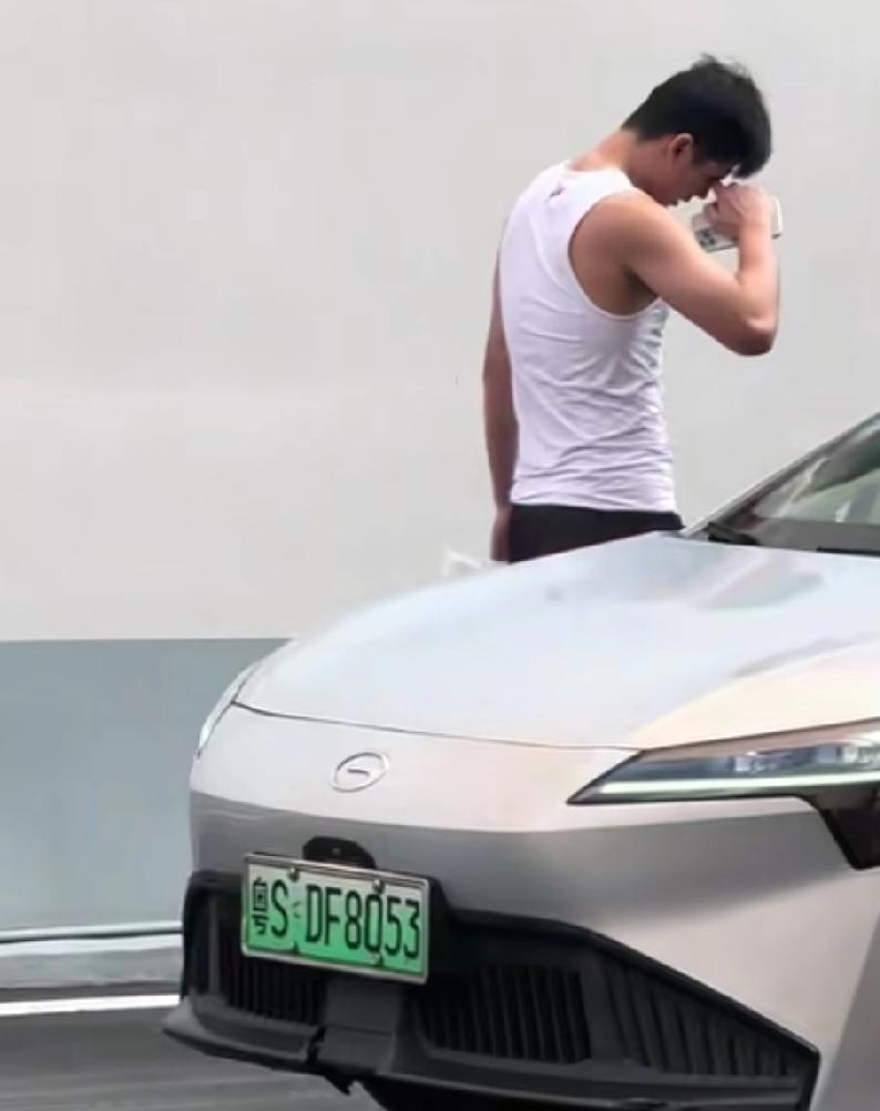 陈家政刚进CBA就买车，他新赛季球权有保障吗？现在有车人多，陈家政有车不奇怪