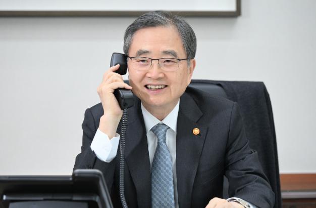 承认了，韩国最高规格等待中国。当地时间7月29日，韩国外交部消息人士透露，中国外