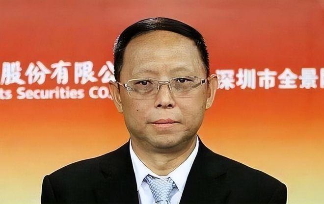 监管去哪了？全家六口人，五人入了美国籍，一人持有绿卡，长期定居美国波士顿，子女上