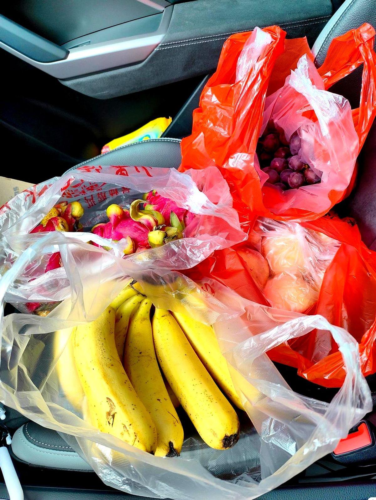 看着弟媳刚发的朋友圈，那个胖小子，八斤九两，真敦实。可我心里，却一阵阵地疼。当