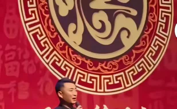 为阻击杨议拜师立下了盖世奇功的郭晓小十八年后重返德云社舞台。声音：感谢师哥郭