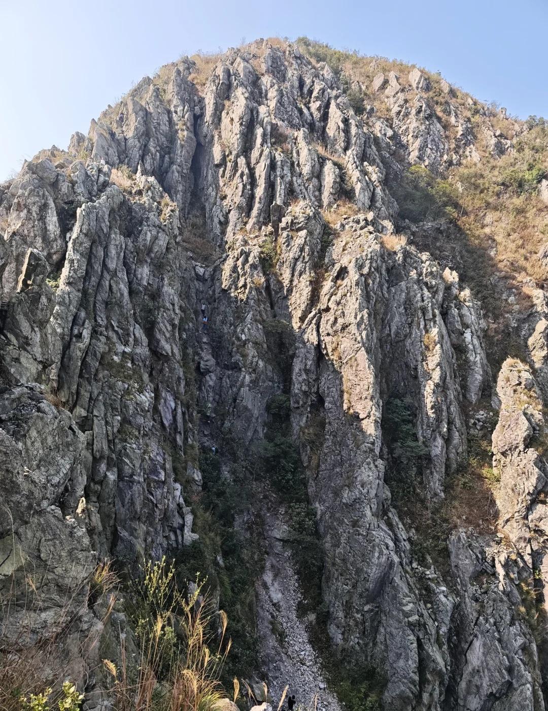 清远大帽山攀岩广州自驾出发，导航清远市清城区樟洞村，2个小时左右到达，终点有个