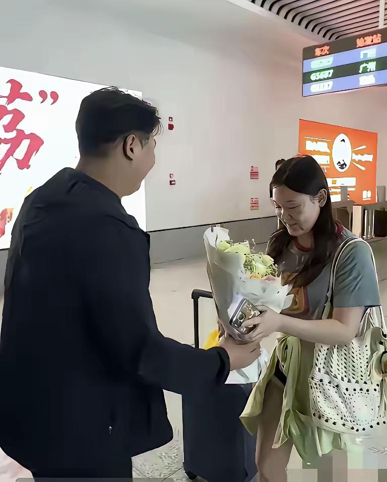 张家齐终究返回北京了，但是全进华的直播还必须继续，只是人们突然觉得少了张家齐的直