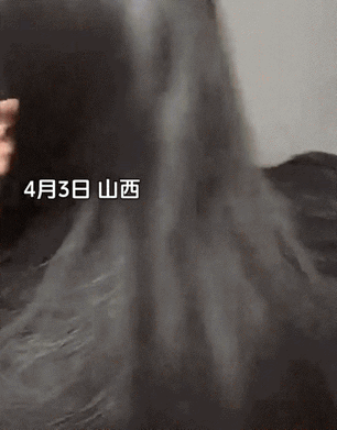 出乎意料了，山西一女子让老公贴挂钩，当场笑他贴反了，吐槽挂不了东西拿来‮接直公老