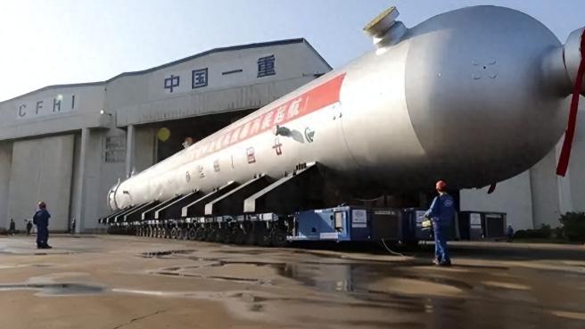 西方专家：大陆不可怕，可怕的是3000吨“钢铁巨兽”，将改写规则这台303