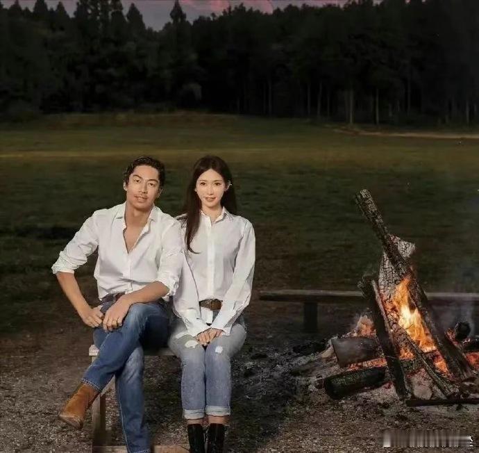 志玲姐姐的手已经这么放了