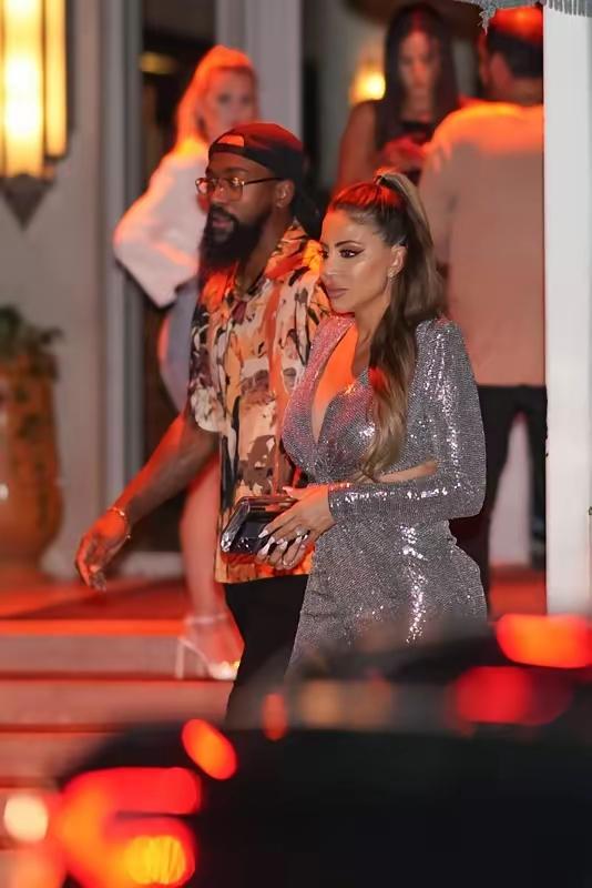 乔丹儿子马库斯的恋情简直比电视剧还抓马！之前他和皮蓬前妻拉尔萨在一起，大家就挺惊