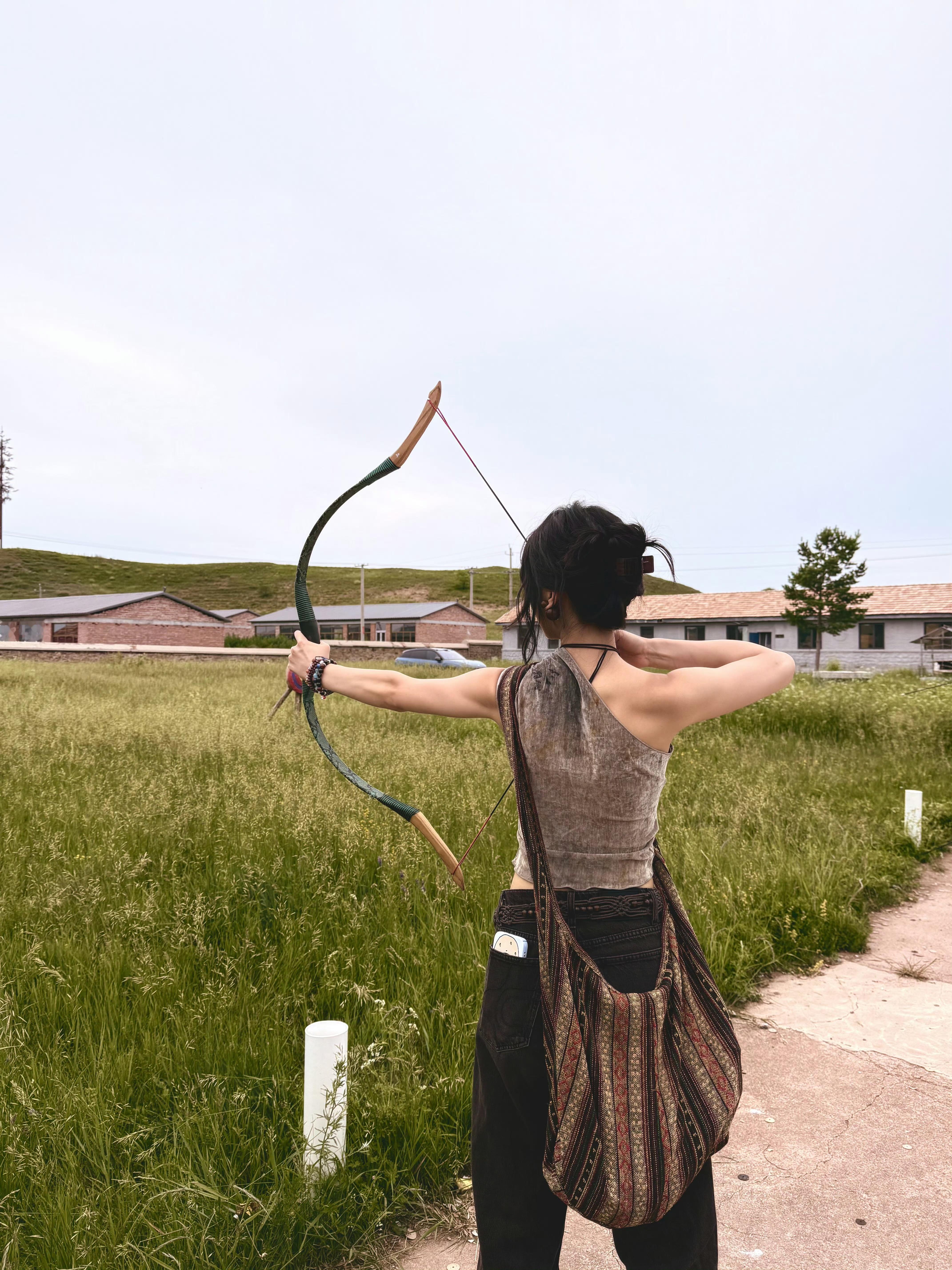 向涵之肌肉线条向涵之小臂肌肉线条也太好看了叭！瘦而不柴，看起来有力量感，太酷了