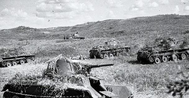1939年，几名蒙古牧民放牧越界，日本士兵二话不说开枪击杀，这件事惊动了苏军边防