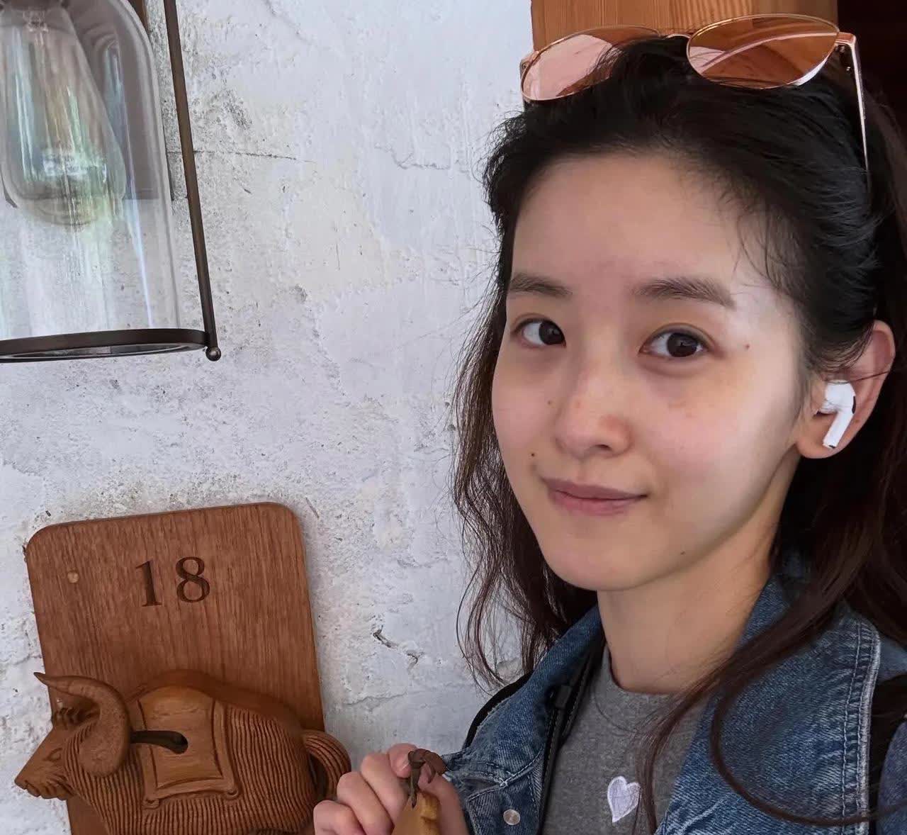 章泽天刚不久更新动态了，我说她这状态也是一言难尽啊！天啊！她才3