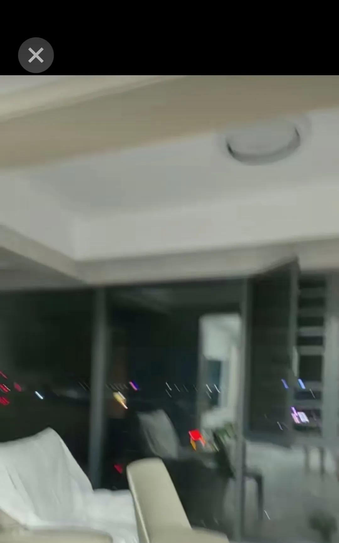 亲家的百万新房已装修完好，择日搬家。女婿查看了黄道吉日，八月十五号是好日子！