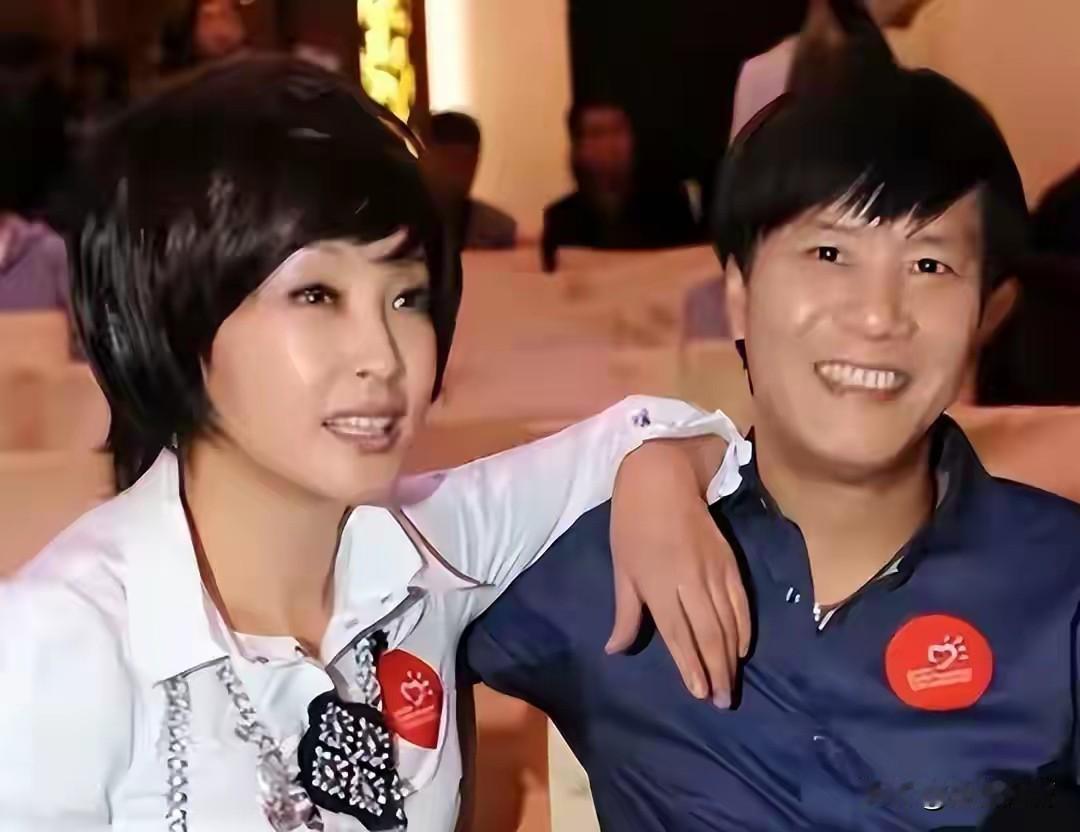 感觉刘晓庆最对不起的就是他！阿峰本名孙湘光，原本是配音演员，二人在合作《皇
