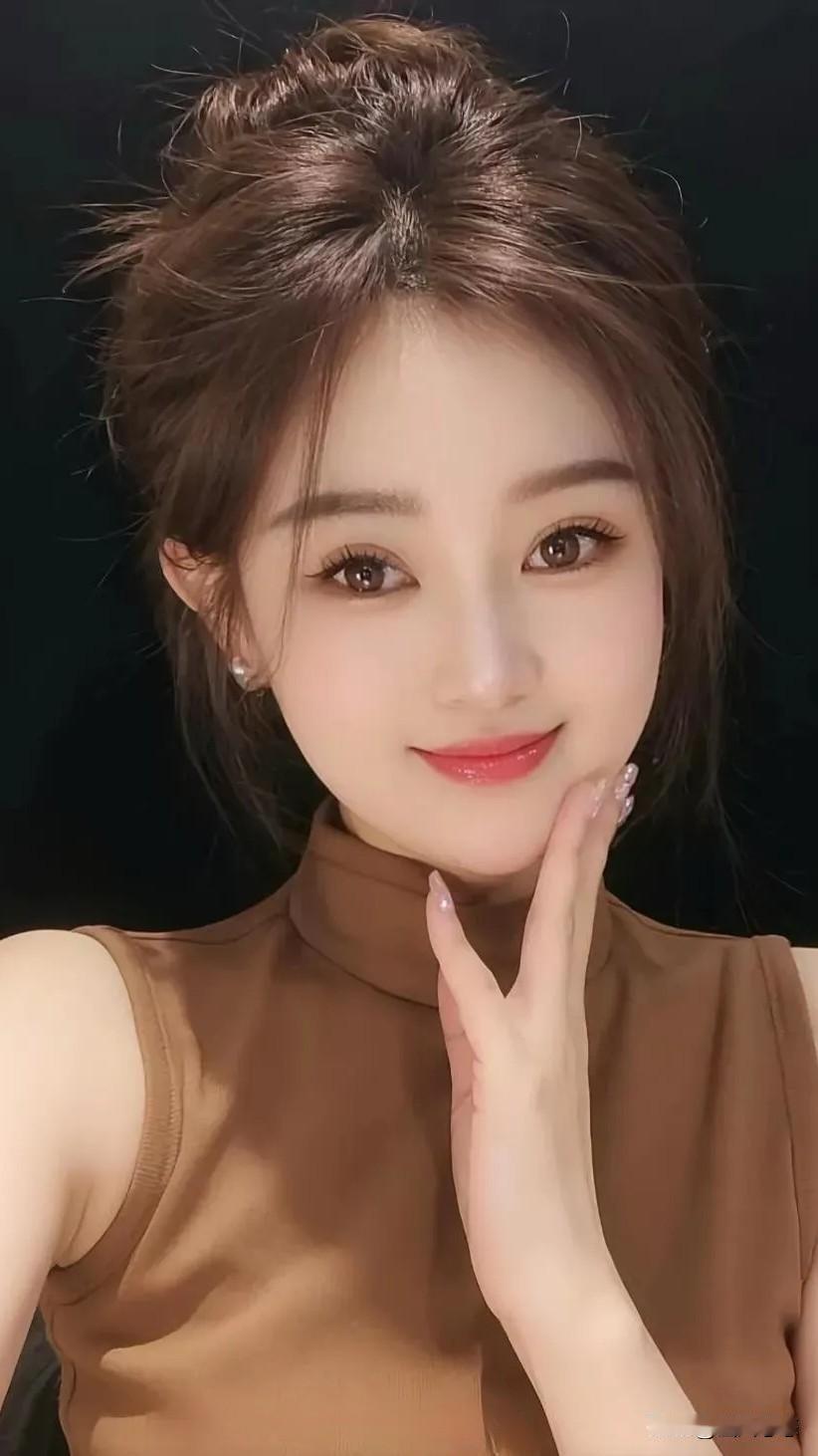 红妆美人笑，玉手抚香腮。