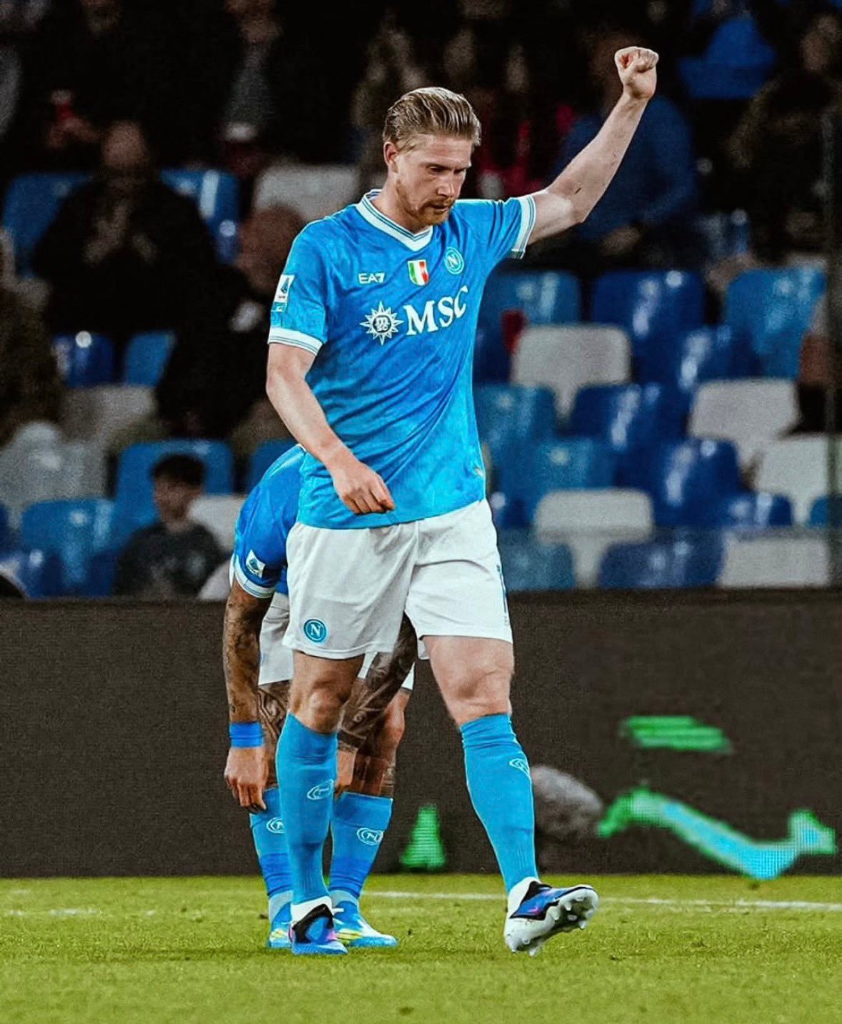 那不勒斯领先意甲第5科莫11分，基本上锁定了下赛季欧冠席位。这意味着，霍伊伦的4