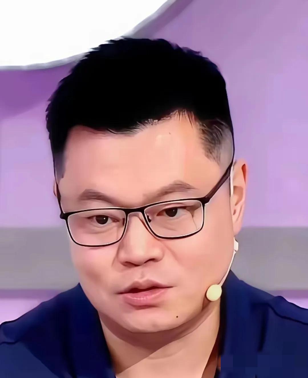 侯英超直播中说，蒯曼能4:3赢下佐藤瞳晋级四强，有两个原因，一是蒯曼心态越来越稳