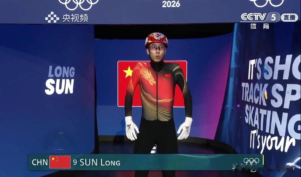 刚刚结束的米兰冬奥会短道速滑男子1500米A组决赛，在比赛末段处于第四位刘少昂因