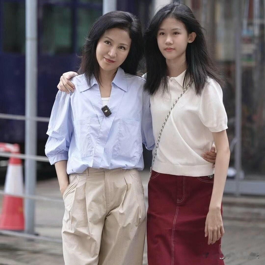 真是没想到好脾气的鲍蕾居然破防了，不是陆毅不爱她了，而是因为辅导女儿作