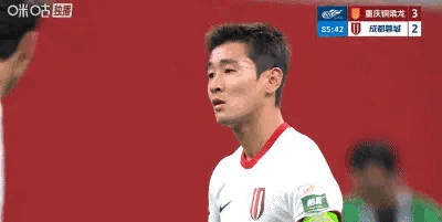 74分钟后，重庆铜梁龙连进3球一度逆转比分，最后时刻，成都利用角球再度扳平